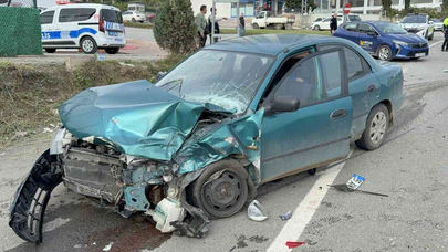 Üç Araç Birbirine Girdi: 2 Yaralı