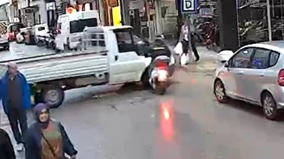 Motosiklet Kamyonete Çarptı: Motokurye Yaralandı