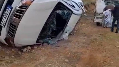 Kamyonet 30 Metre Aşağı Yuvarlandı: 4 Yaralı