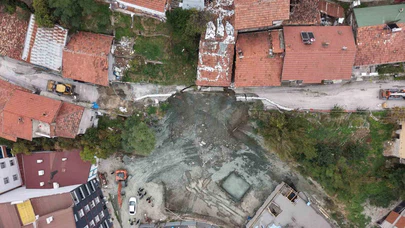 Yol Çöktü, İki Katlı Apartman Tedbiren Boşaltıldı