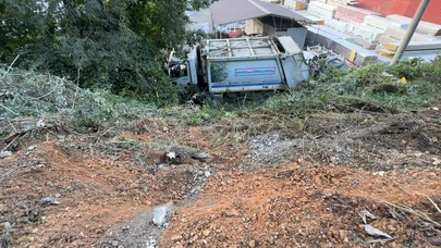 Çöp Kamyonu Şarampole Devrildi: 3 Yaralı