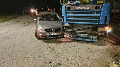 Kavşakta Tır ile Otomobil Çarpıştı