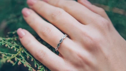 2026 Kadın Yüzük Modası Yeniden Şekilleniyor: Zarafet, Doğallık ve Cesur Dokunuşlar Öne Çıkıyor