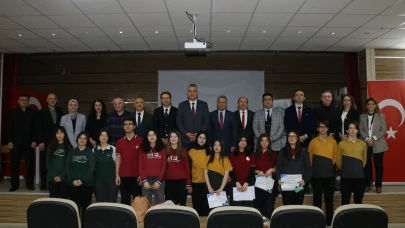Amasya’da “Oku-Yorum, Yazı-Yorum” Paneli