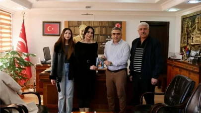 Merzifon’un Genç Yazarı Aslıhan Erkek’ten Kaymakam Karaaslan’a Anlamlı Ziyaret
