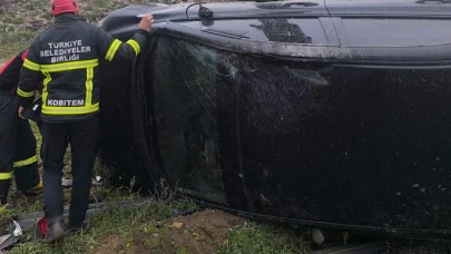 Merzifon'da Kaza Üstüne Kaza! Otomobil Tarlaya Takla Attı, 2 Yaralı