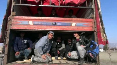 Tır kasasındaki göçmenlerden biri hipotermiden öldü