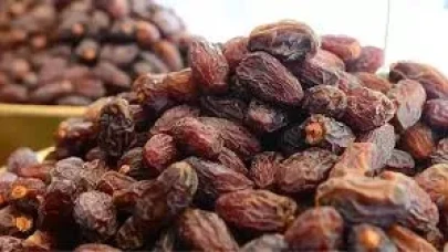 Rüyada 4 Adet Hurma Görmek Ne Anlama Gelir? Bolluk, Sabır ve Müjdeli Haber Mesajı!