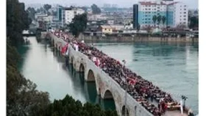 Tarihi Köprüdeki İftara Binler Katıldı!