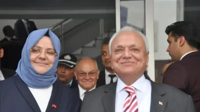 Eski Bakanlar Zincirleme Kazada Yaralandı