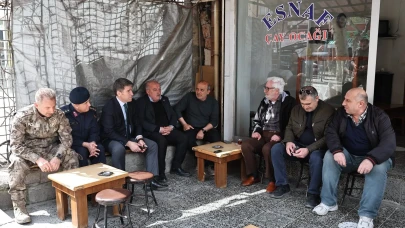 Amasya Valisi Bakan Sokağa İndi: Vatandaşla Bayramlaştı!