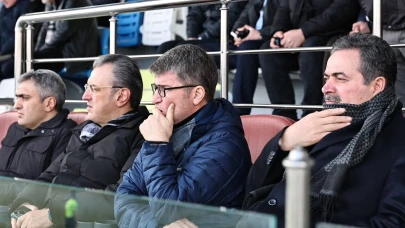 Vali Bakan ve Vekiller Tribünde