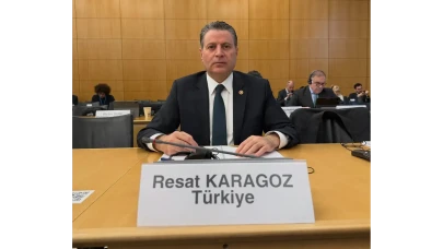 Karagöz Dünya Gündemini Paris’te Takip Etti