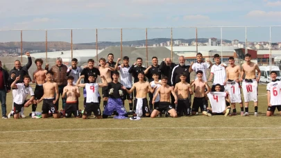 ARCA ÇORUM FK GENÇLERİ 9 KİŞİYLE TARİH YAZDI