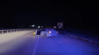 Otomobil Bariyerlere Çarptı, 1’i Çocuk 3 Yaralı