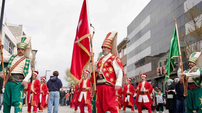 Caddelerde Tarih Rüzgarı