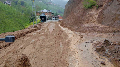 Sağanak Vurdu, Yollar Kapandı! Ekipler Seferber Oldu