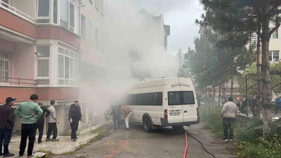 Çorum’da Korkutan Yangın: Kamelyadan Araçlara Sıçradı