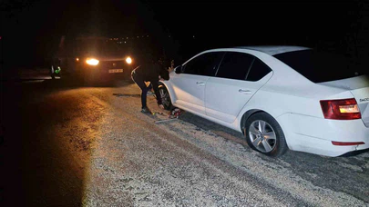 Yoldaki Çukurlar 5 Aracın Lastiğini Patlattı