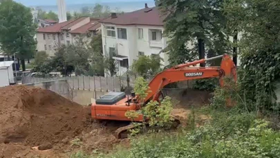 Heyelan Paniği: 6 Katlı Binanın Bahçesi Çöktü