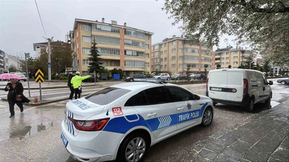 Ehliyeti İptal Edilen Sürücü Kaza Yaptı: Yaşlı Kadın Yaralandı
