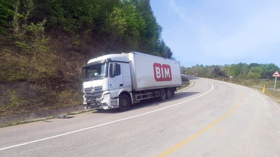 Frenleri tutmayan kamyon kişi yaralandı