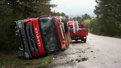 İtfaiye aracı kaza yaptı: 3 personel yaralandı