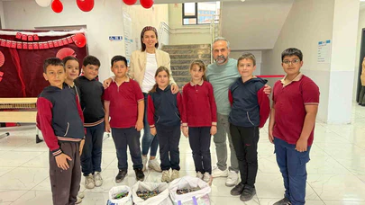 Küçük Öğrencilerden Çevre Bilincine Örnek Proje: Kapı Kapı Giderek Atık Pil Topladılar
