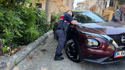 Yokuşta Geri Kayarak Ağaca Çarptı! Aynı Aileden 3 Kişi Yaralandı