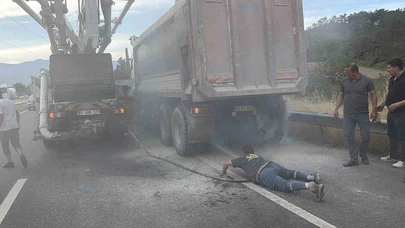 Seyir Halindeki Kamyonun Lastiği Alev Aldı! F