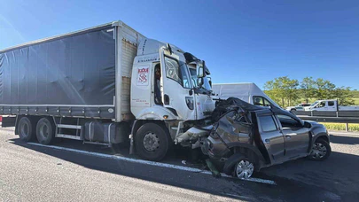 Korkutan Kaza: Kamyon Cipi Metrelerce Sürükledi, 2 Yaralı