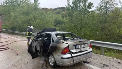 Alev alan otomobil demir yığınına döndü