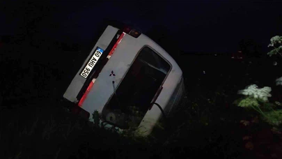 Minibüs Takla Attı: Sürücü Yaralandı