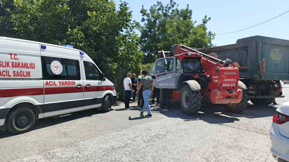 Kavşakta Kaza! İş Makinesi ile Kamyon Çarpıştı: 1 Yaralı