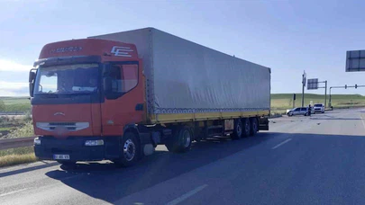 Otomobil ile Tır Çarpıştı: 4 Yaralı