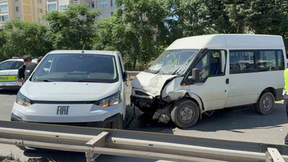 Zincirleme Kaza: Hamile Kadını Hastaneye Götüren Minibüs Kazaya Karıştı, 3 Yaralı