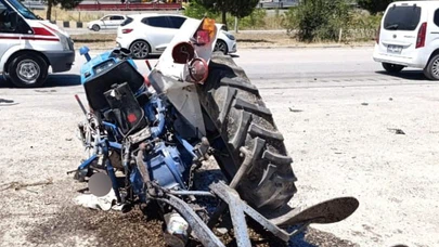 Tır Traktöre Arkadan Çarptı! Sürücü Ağır Yaralandı