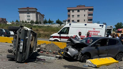 Kavşakta İki Otomobil Çarpıştı: 3 Kişi Yaralandı