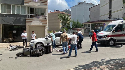 Kavşakta Kaza! Motosiklet ile Elektrikli Bisiklet Çarpıştı: 2 Yaralı