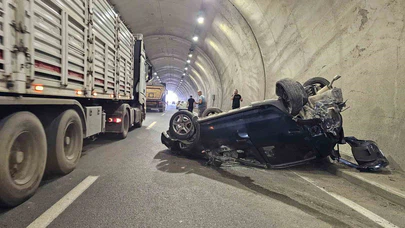 Tünelde Korku Dolu Kaza! Otomobil Takla Atıp Ters Döndü: 2 Yaralı