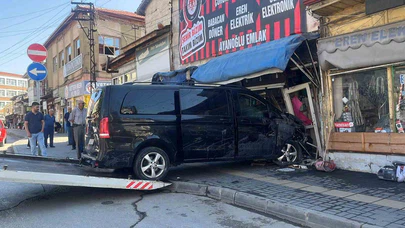 Kontrolden Çıkan Minibüs 5 Aracı Biçip İş Yerine Daldı