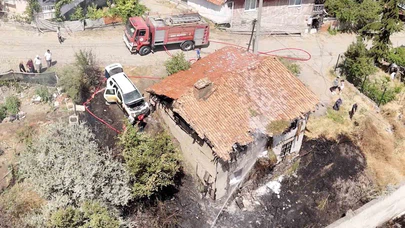 Otluk Alanda Çıkan Yangın Ahşap Eve Sıçradı