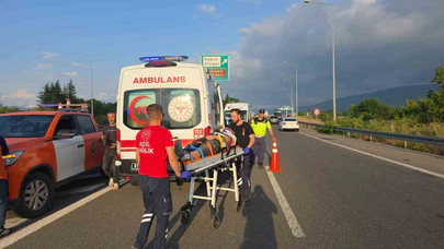 Bariyerlere Saplanan Otomobilde 3 Kişi Yaralandı