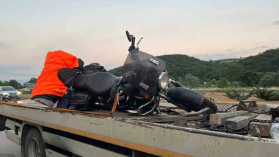 Köpeğe Çarpan Motosiklet Devrildi: 2 Yaralı