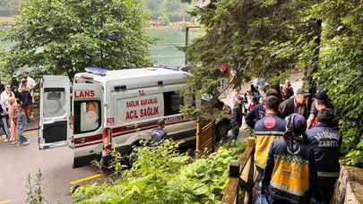 Yamaçtan Yuvarlanan Otomobilde 2 Turist Yaralandı