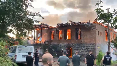 İki Katlı Ev Alevlere Teslim Oldu