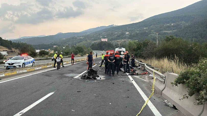 Otomobiller Kafa Kafaya Çarpıştı, 1 Ölü 2 Ağır Yaralı