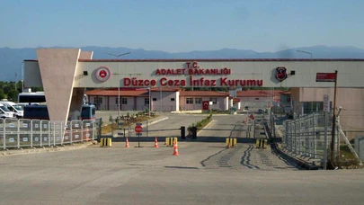 Jandarma Yalanıyla Yaşlı Vatandaşı Dolandırdılar
