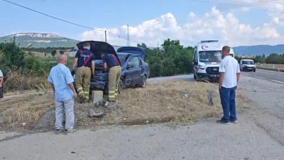 Peş Peşe İki Kaza: 4 Kişi Yaralandı