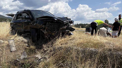 Cip Refüje Çarpıp Metrelerce Sürüklendi: 5 Yaralı